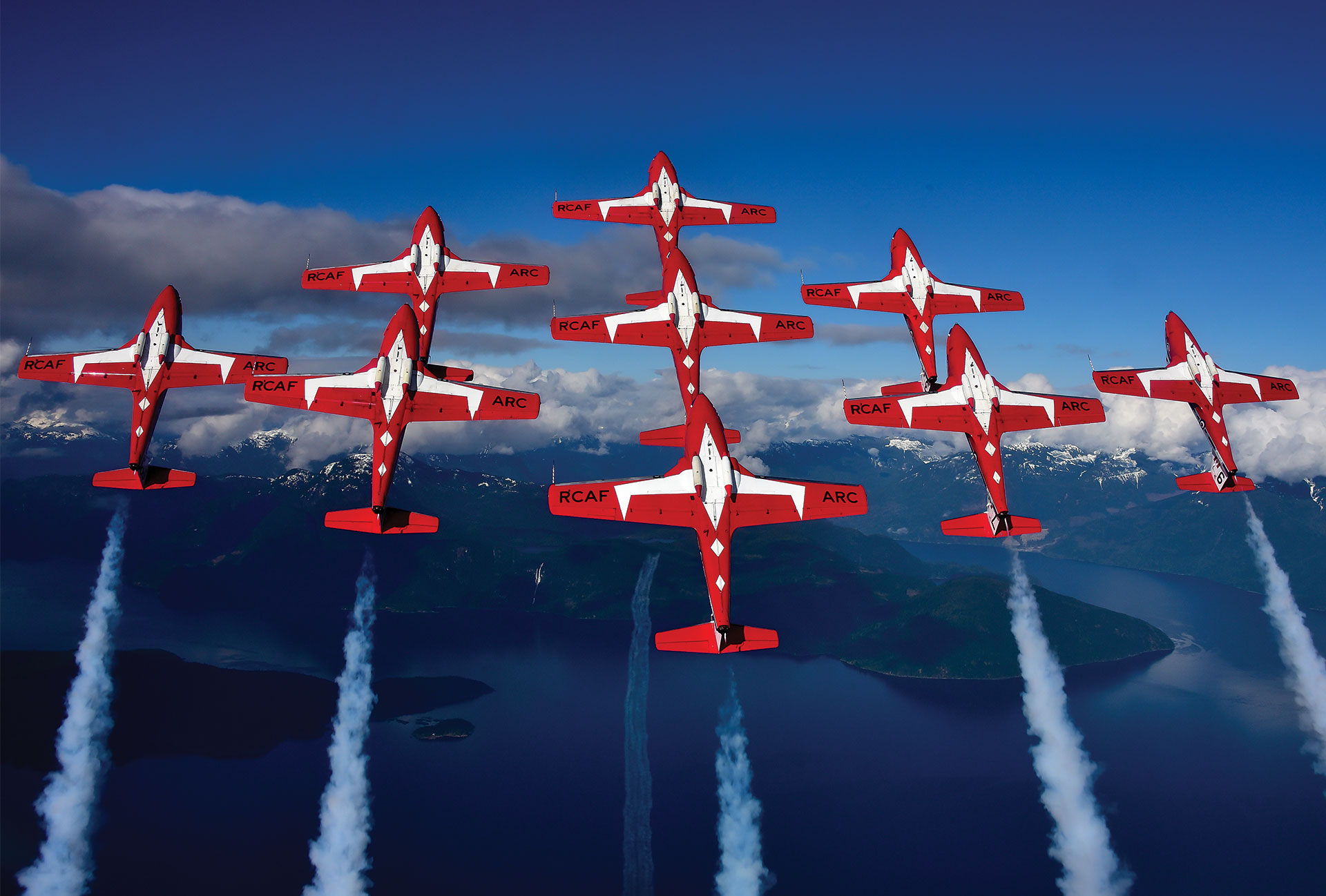 You are currently viewing Trudeau offers Zelenskyy Flyby from RCAF Snowbirds